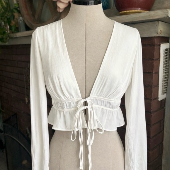 Minimalist White Top Bundle Size M Tie Front Blouse & Structured Crop - Picture 2 of 8